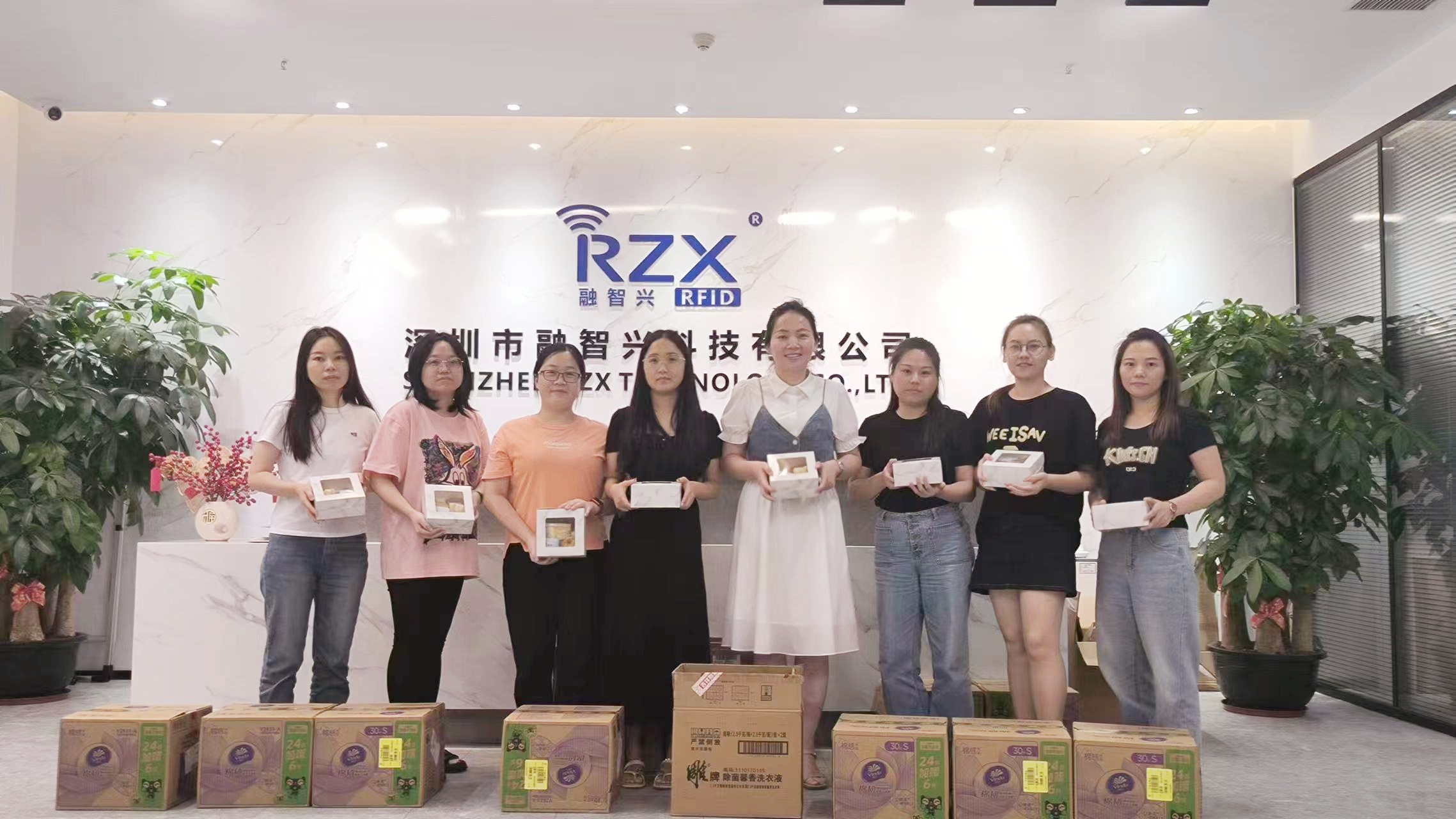 融智興科技｜2024年第三季度員工生日禮品發(fā)放，秋風送爽，溫情滿溢